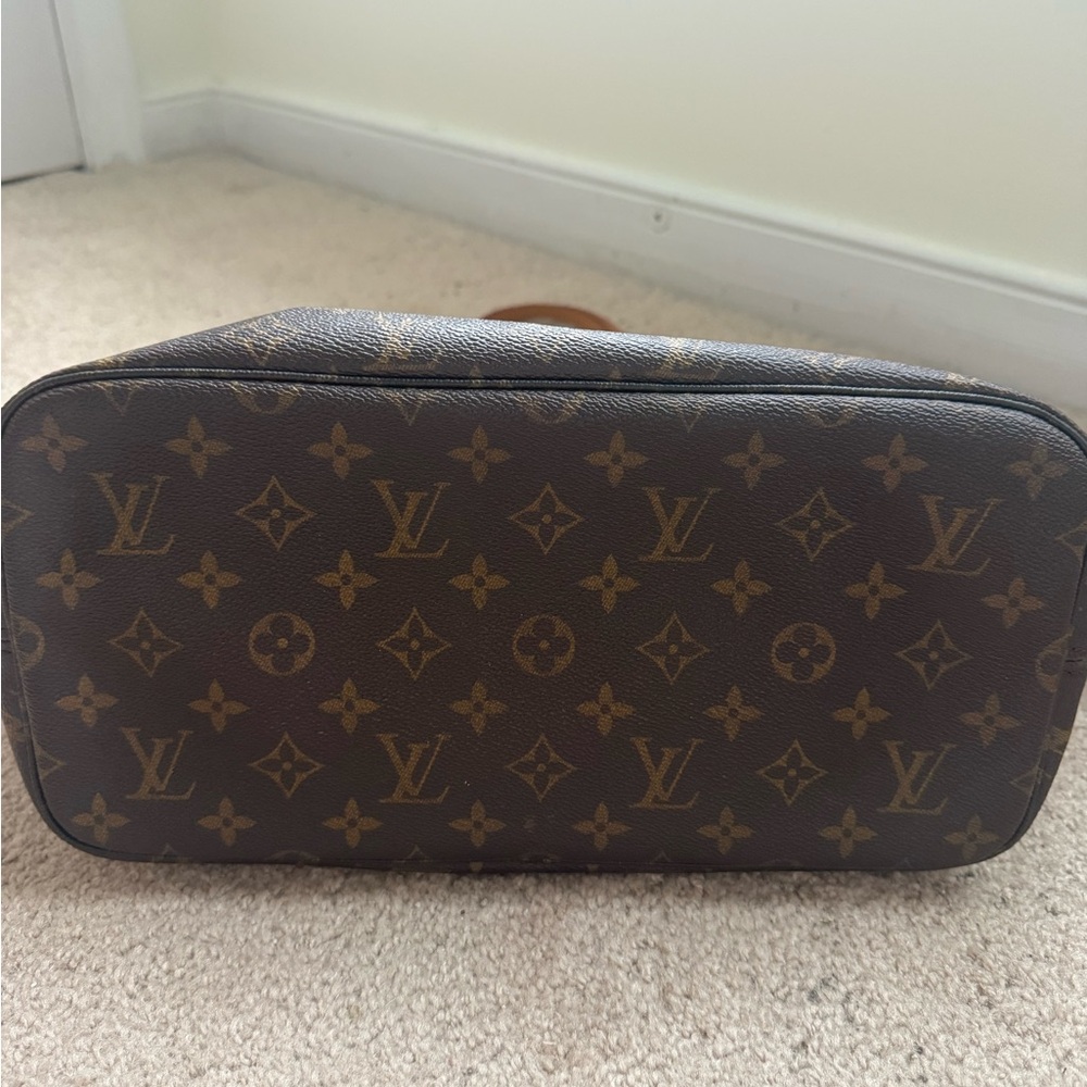 Louis Vuitton Monogram Neverfull Tote in Brown MM - Picture 4 of 4